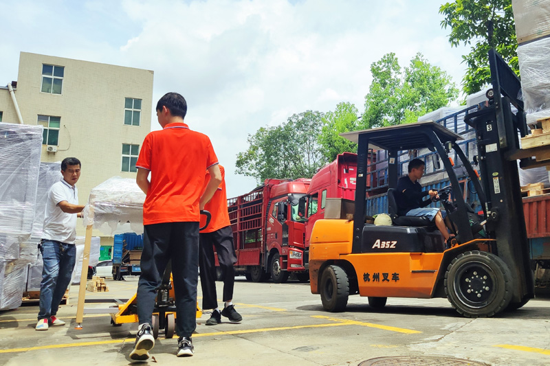 工廠實拍：日精智能汽車線束自動化處理設(shè)備，發(fā)貨現(xiàn)場！